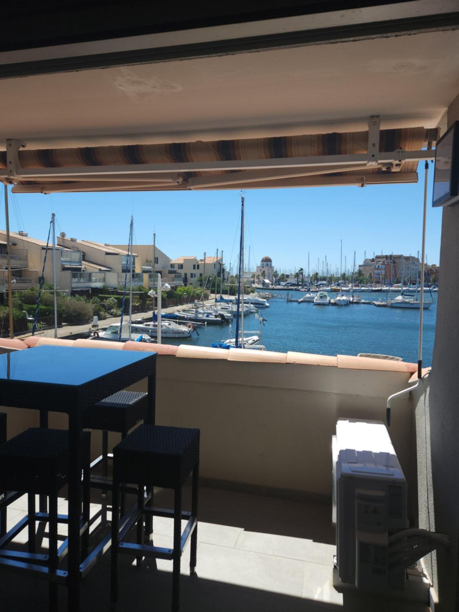 Confort Sur Le Port Gruissan Bagian luar foto