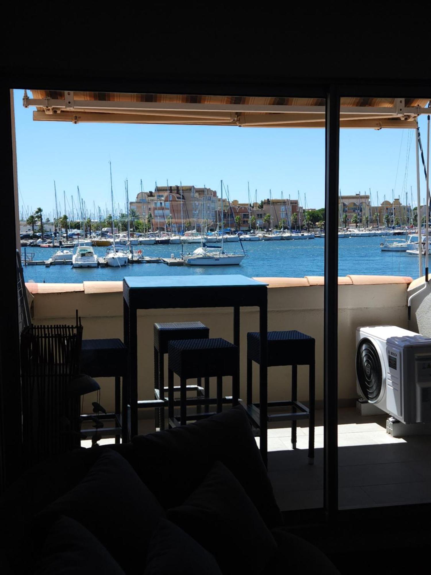 Confort Sur Le Port Gruissan Bagian luar foto